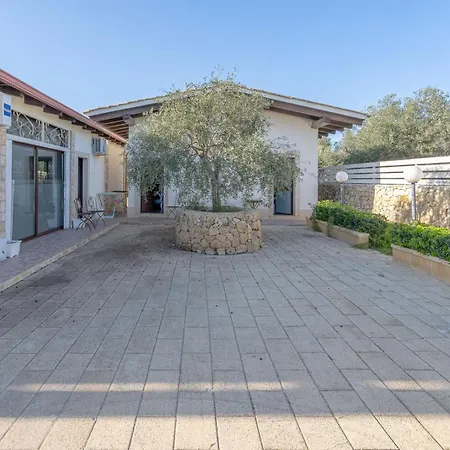 Apollonion Villa